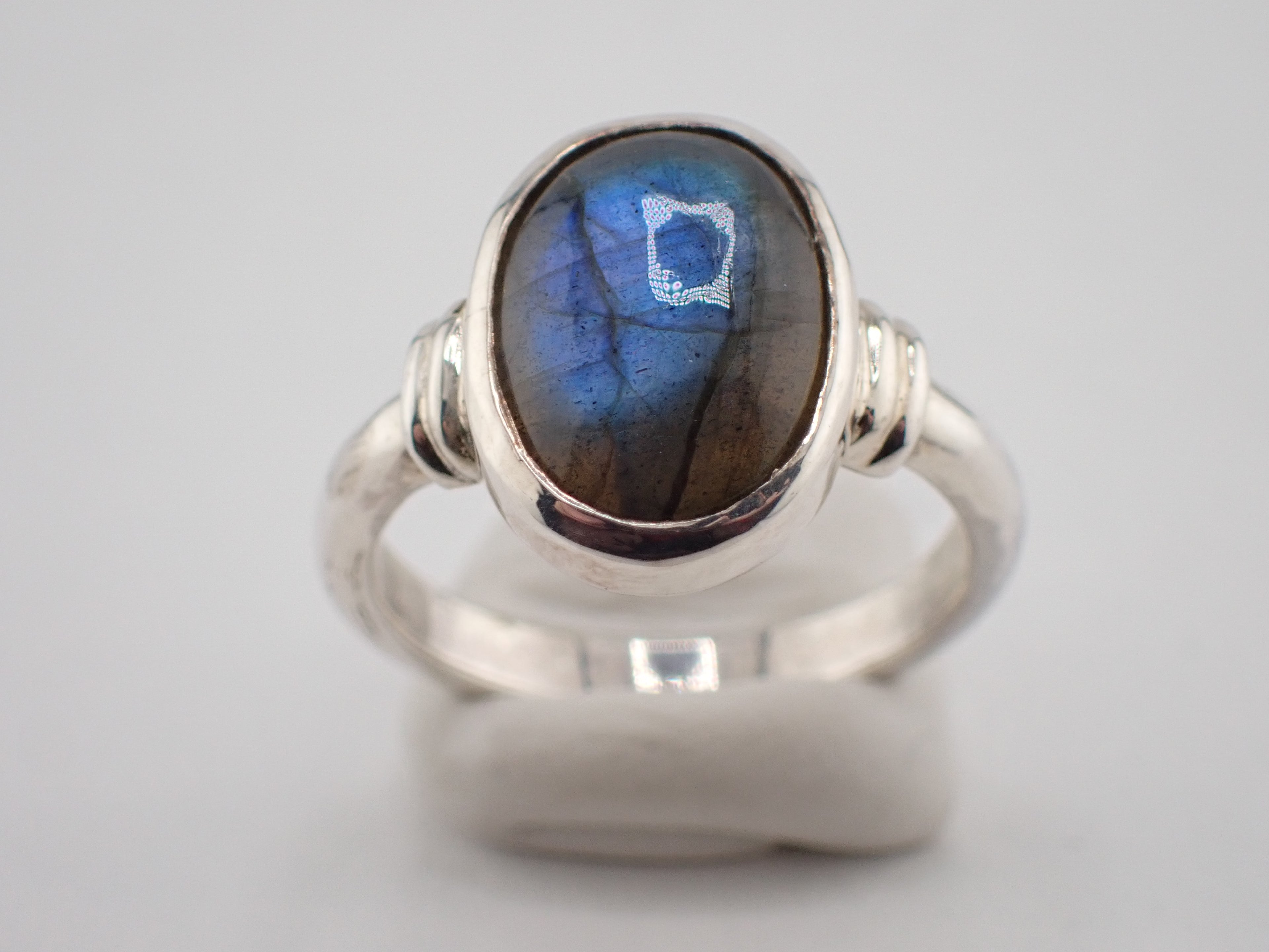Silver ring with Labradorite