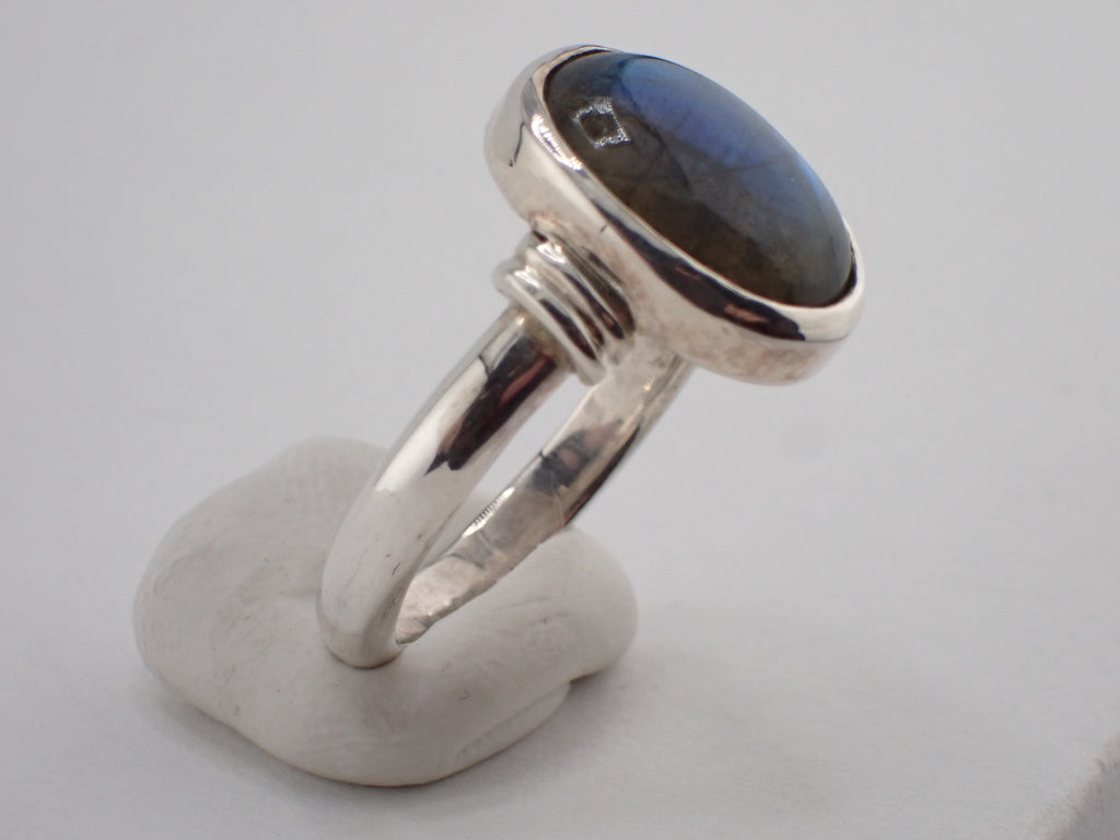 Silver ring with Labradorite