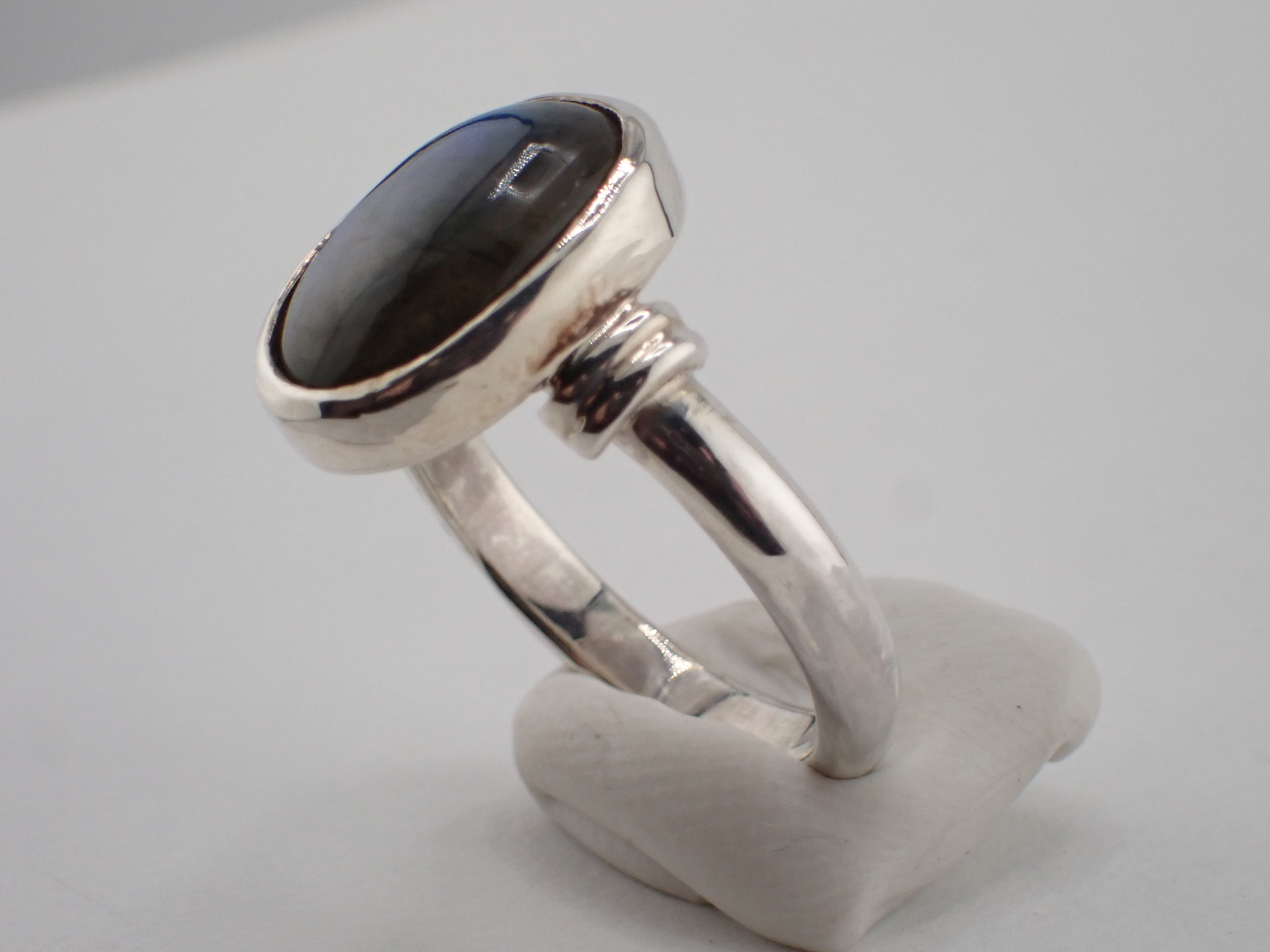 Silver ring with Labradorite