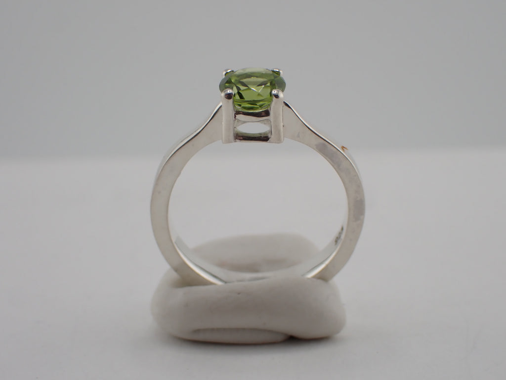 Peridot solitaire ring in Sterling Silver