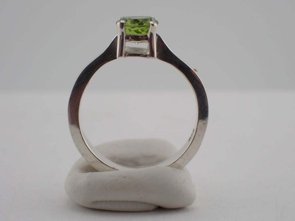 Peridot solitaire ring in Sterling Silver