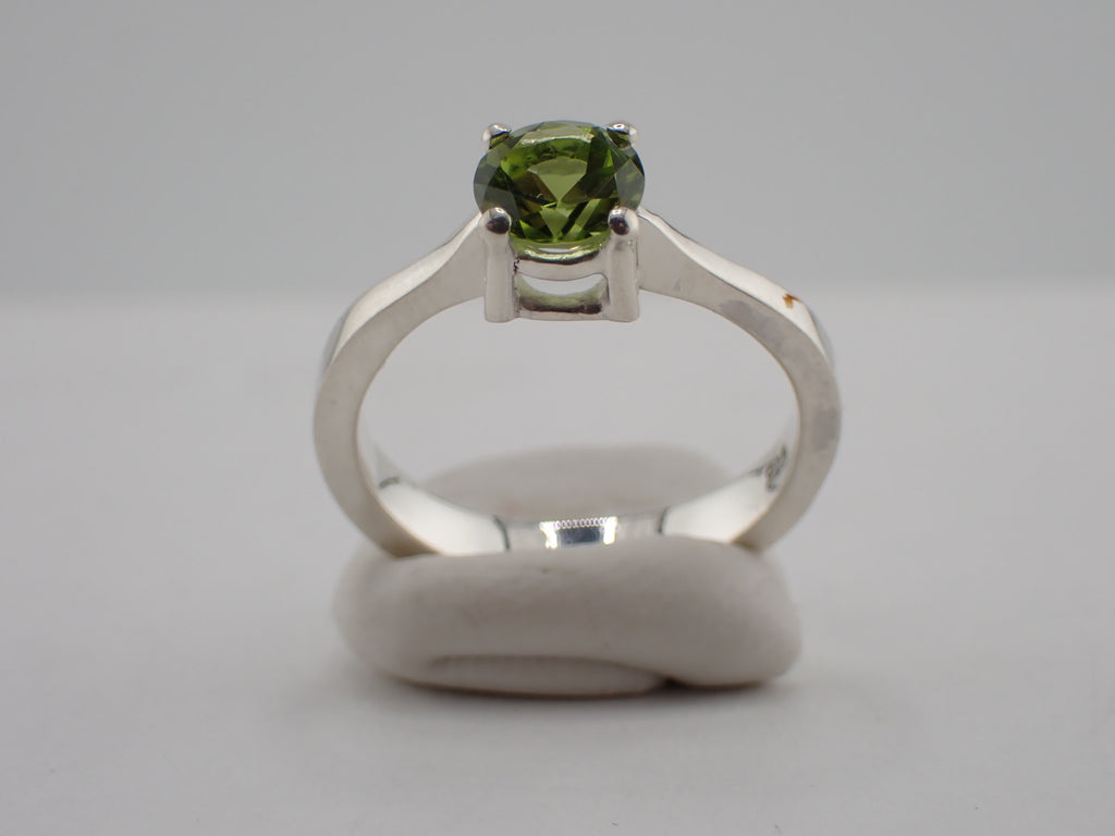 Peridot solitaire ring in Sterling Silver
